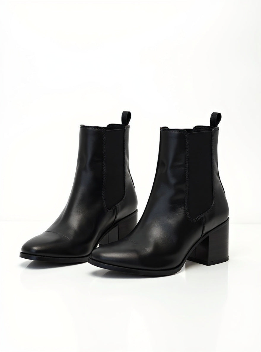 chelsea-boot-black-pair