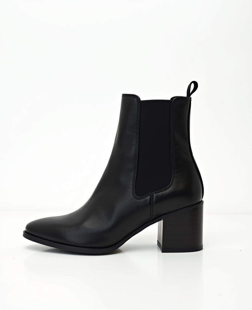 chelsea-boot-black-side